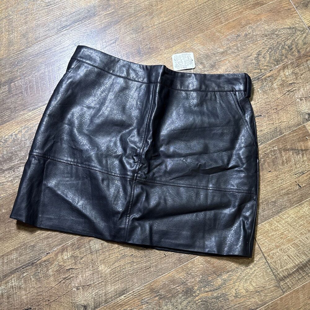 Free People Faux Vegan Leather Black Zip Up Rocker Moto Short Mini Skirt Size XL